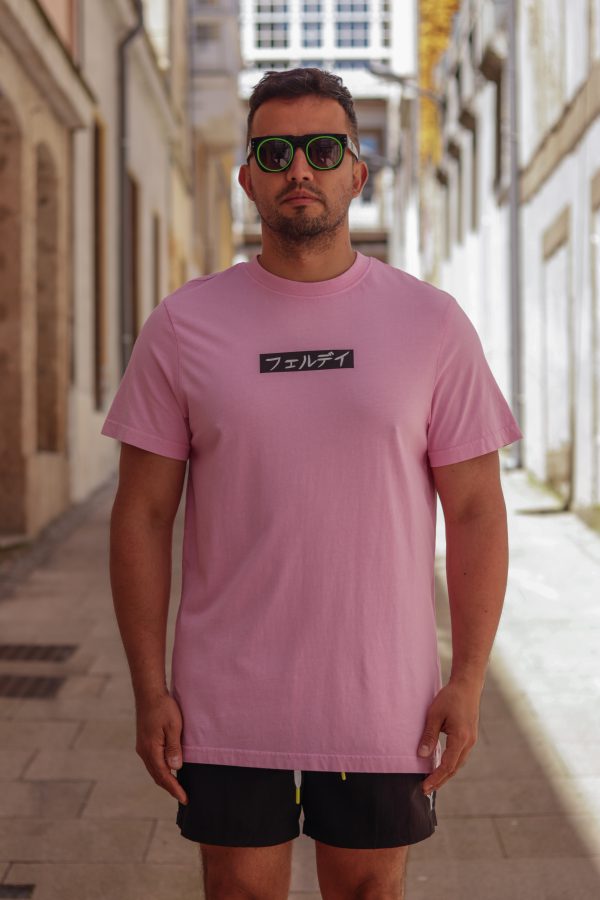 Camiseta Daruma-rosa-de frente