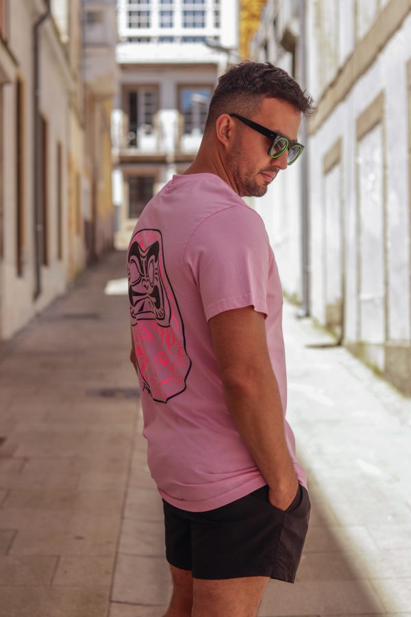 Camiseta Daruma-rosa