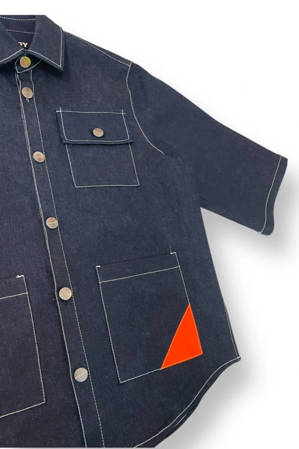 detalle de los bolsillos de la sobrecamisa manga corta denim de ferdy ferdystreetwear detalle de los bolsillos de la sobrecamisa manga corta denim de ferdy ferdystreetwear