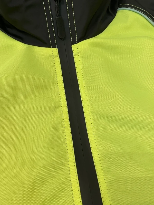 detalle de la cremallera de la chaqueta vórtice multicolor neón detalle de la cremallera de la chaqueta vórtice multicolor neón de ferdy ferdystreetwear