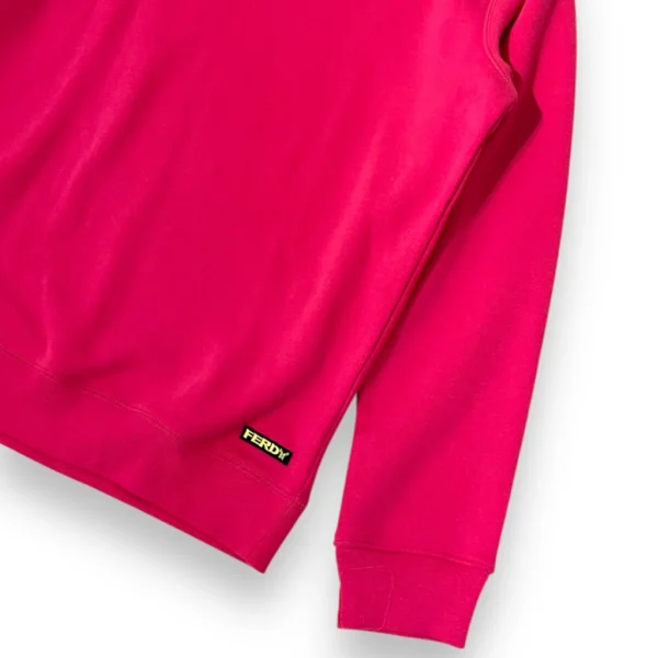 detalle de la sudadera sin capucha básica color magenta detalle de la sudadera sin capucha básica color magenta de ferdy ferdystreetwear