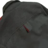 detalle de la espalda chaqueta gris con forro guateado rojo de ferdystreetwear