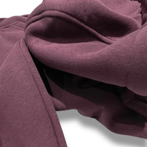 detalle del hoodie con cremallera color uva de ferdystreetwear